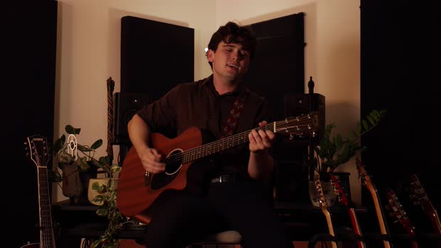 Acoustic soloist, Harry Morris Music